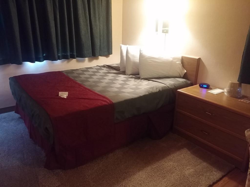 Mid Town Motel Great Falls Room photo